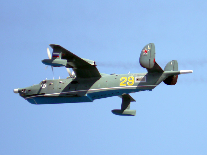Противолодочный самолет-амфибия Бе-12 Черноморского флота, бортовой "29 желтый"