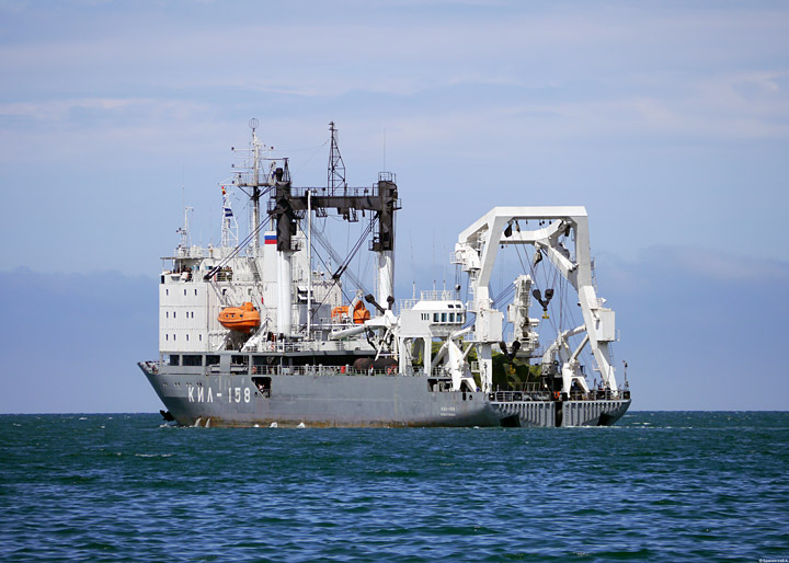 Килекторное судно "КИЛ158" уходит в море