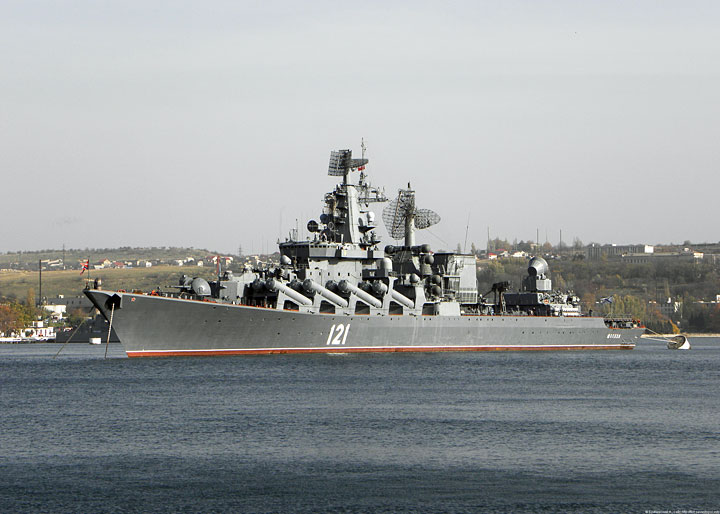 Гвардейский ракетный крейсер "Москва" на бочках