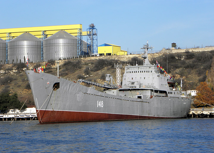 Большой десантный корабль "Орск"