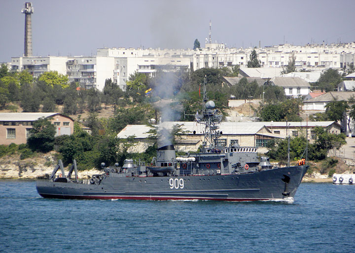 Морской тральщик "Вице-адмирал Жуков"