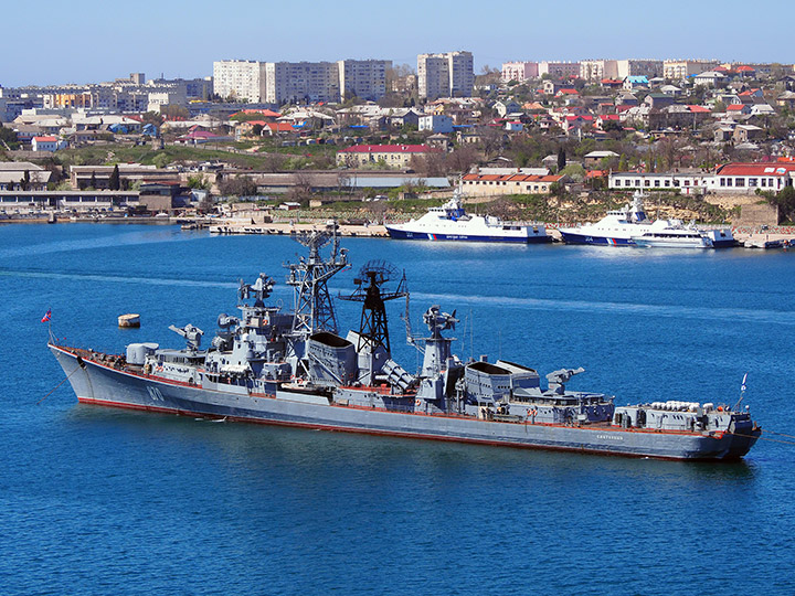 Сторожевой корабль "Сметливый" в Севастопольской бухте