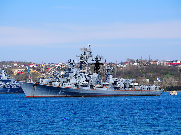 Сторожевой корабль "Сметливый" ЧФ РФ в Севастопольской бухте