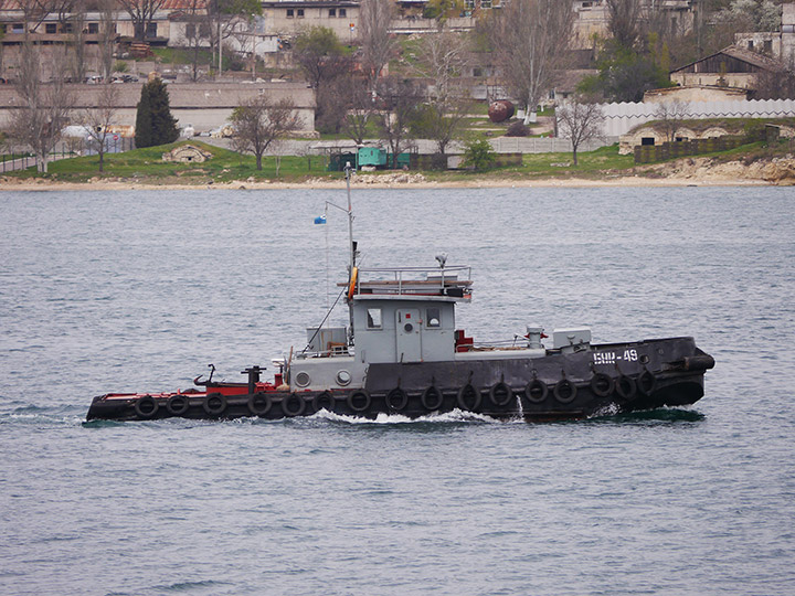 Буксирный катер "БУК-49" в Севастопольской бухте