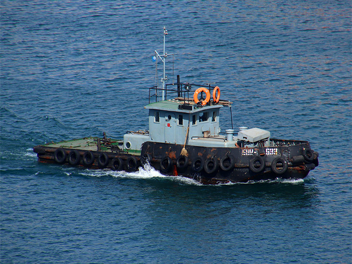 Буксирный катер БУК-533 Черноморского флота на ходу