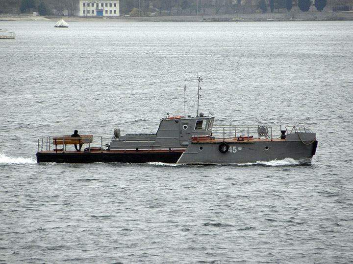 Буксирный катер БУК-645 Черноморского флота на ходу