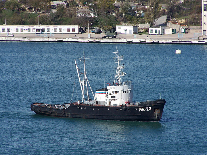 Морской буксир "МБ-23" в Севастопольской бухте