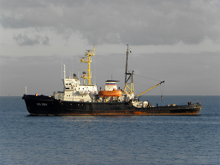 Морской буксир "МБ-304" выходит в море