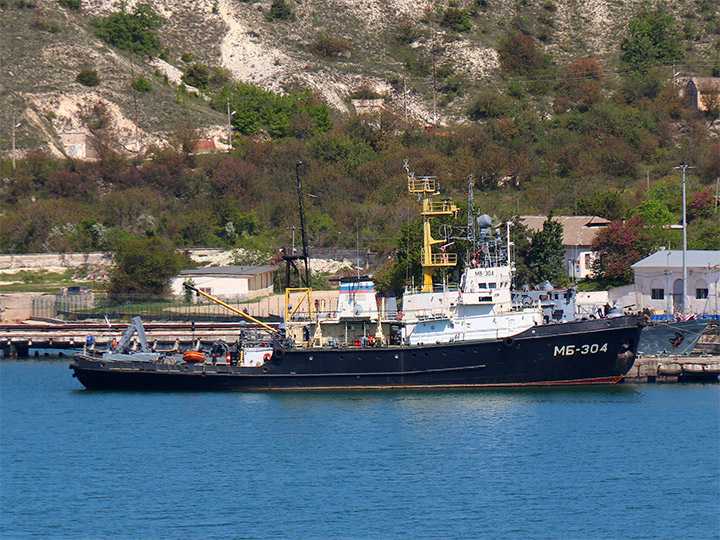 Морской буксир МБ-304 ЧФ РФ у причала в Севастополе