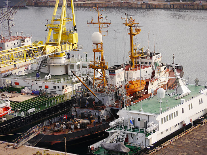 Морской буксир "МБ-31" в Южной бухте Севастополя