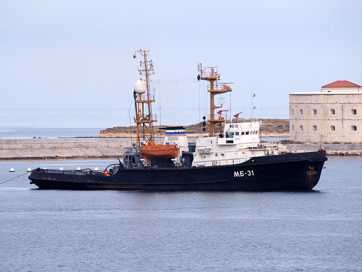Морской буксир "МБ-31" в Севастопольской бухте