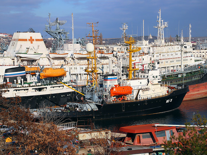 Морской буксир "МБ-31" у причала в Южной бухте, Севастополь