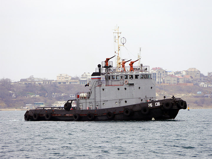 Рейдовый буксир "РБ-136" в Севастопольской бухте