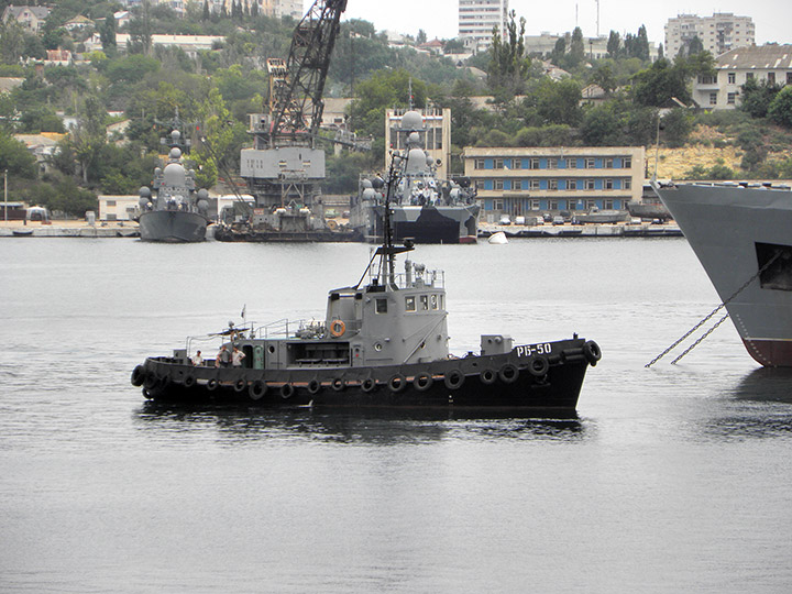 Рейдовый буксир "РБ-50" в Севастопольской бухте