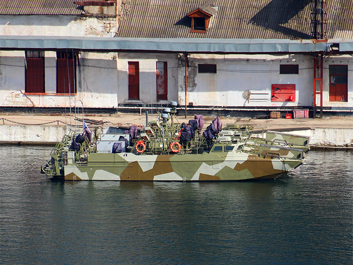 Десантный катер Д-311 в Южной бухте Севастополя