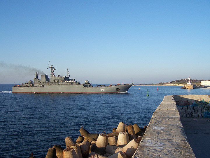 Большой десантный корабль "Новочеркасск" на ходу
