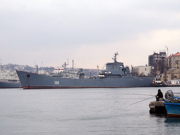 Большой десантный корабль "Орск" в Севастополе