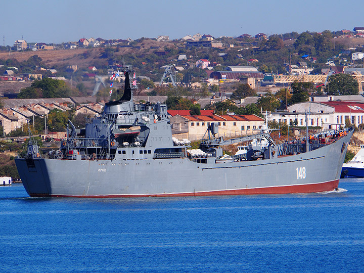 БДК "Орск" в Севастопольской бухте