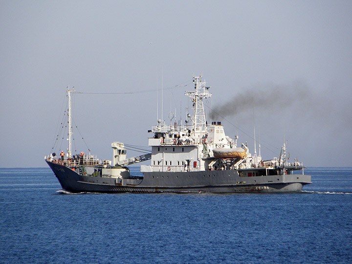 Гидрографическое судно "ГС-86" выходит в море