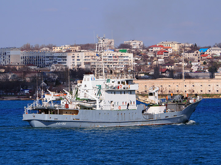 Гидрографическое судно "ГС-86" в Севастопольской бухте