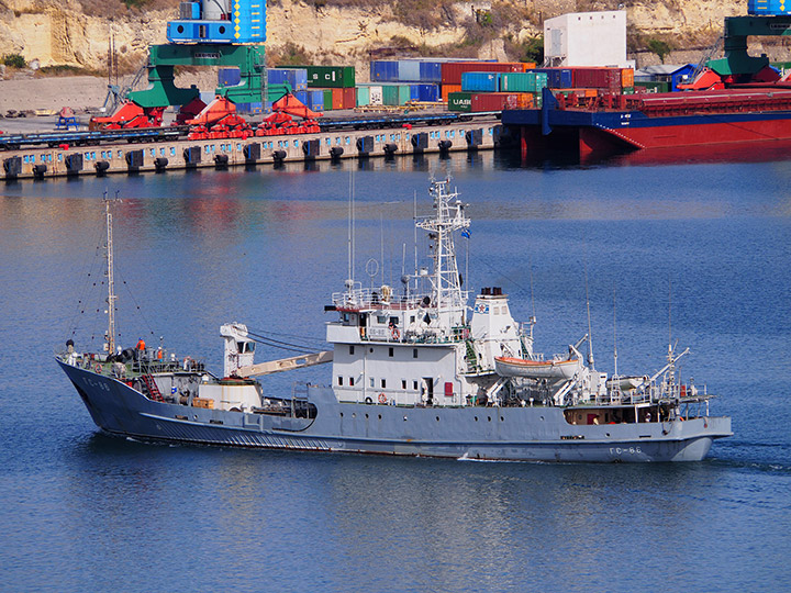 Гидрографическое судно "ГС-86" в Севастопольской бухте