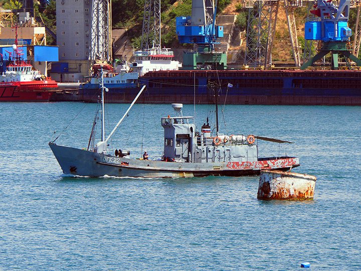 Большой гидрографический катер "БГК-22" Черноморского флота