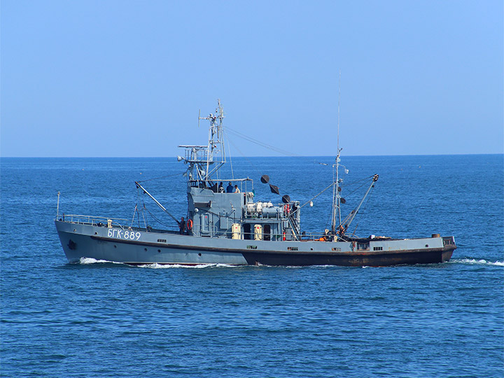 Большой гидрографический катер БГК-889 Черноморского флота на переходе морем