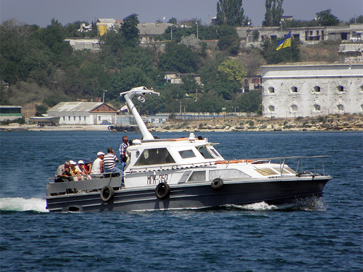 Малый гидрографический катер "МГК-352" Черноморского Флота