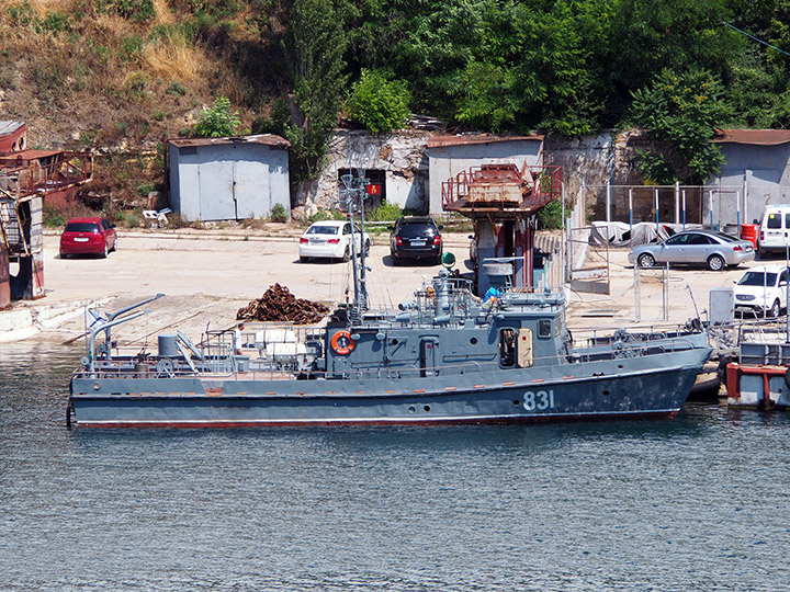 Противодиверсионный катер "П-331" ЧФ РФ в Южной бухте Севастополя