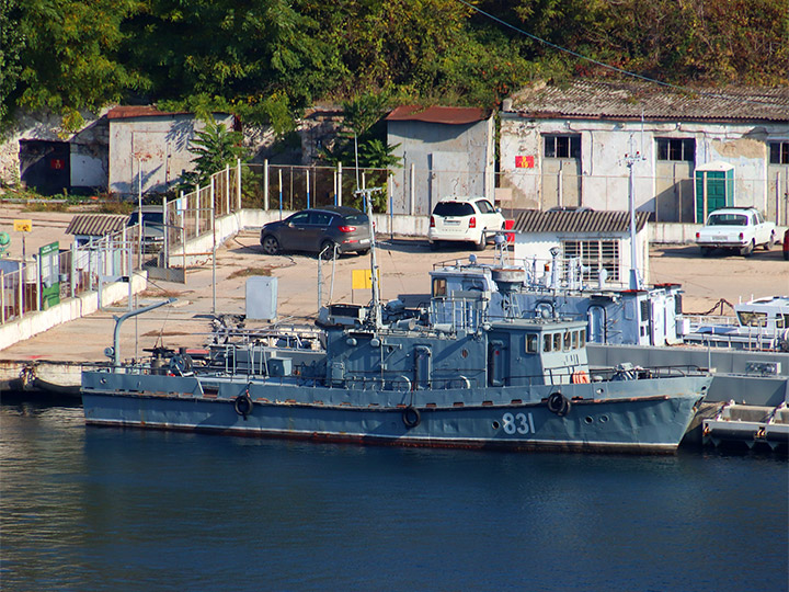 Противодиверсионный катер П-331 Черноморского флота у причала
