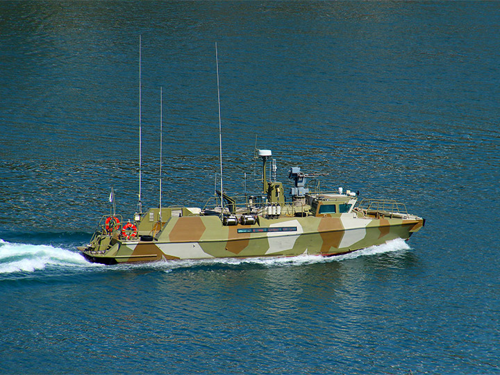 Противодиверсионный катер П-413 типа "Раптор" Черноморского флота
