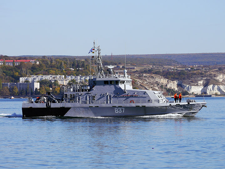 Противодиверсионный катер "П-424" в Севастополькой бухте