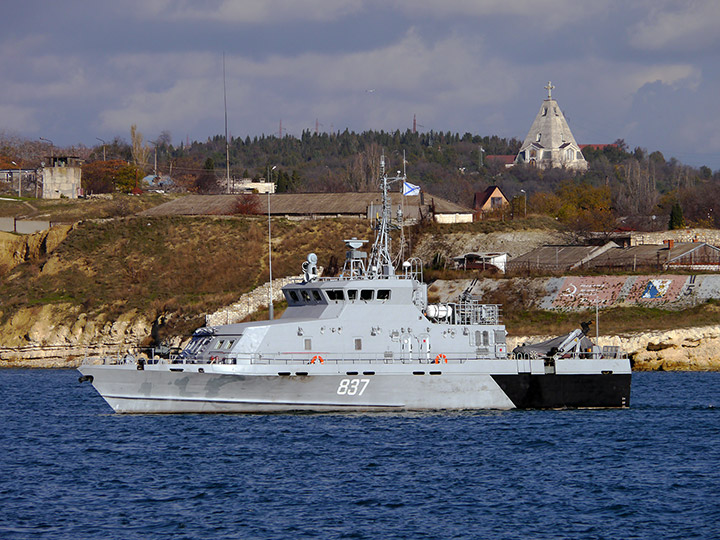 Противодиверсионный катер "П-424" в Севастопольскуой бухте