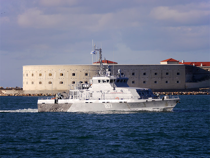 Противодиверсионный катер "П-424" в Севастопольской бухте