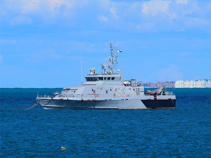 Противодиверсионный катер П-424 "Кинель" Черноморского флота РФ
