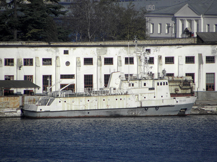 Катер ПСК-1320 у причала в Севастополе
