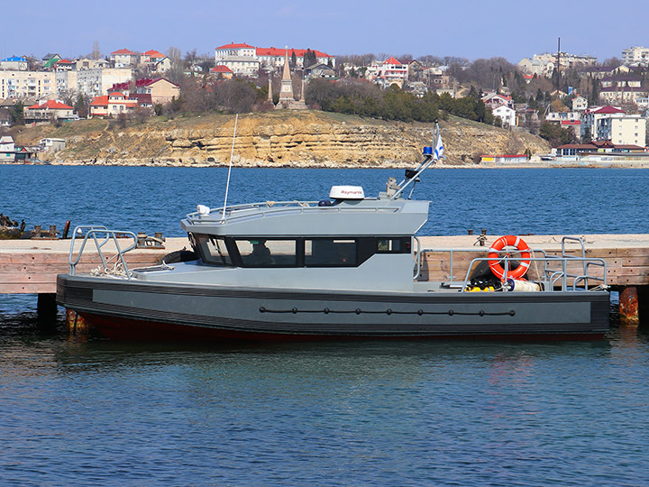 Рейдовый катер РК-163 Черноморского флота у причала