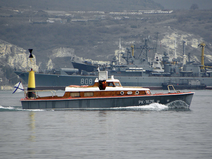 Рейдовый катер РК-1676 Черноморского флота на ходу