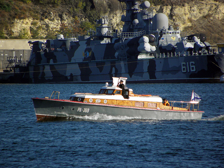 Рейдовый катер "РК-369" Черноморского флота РФ