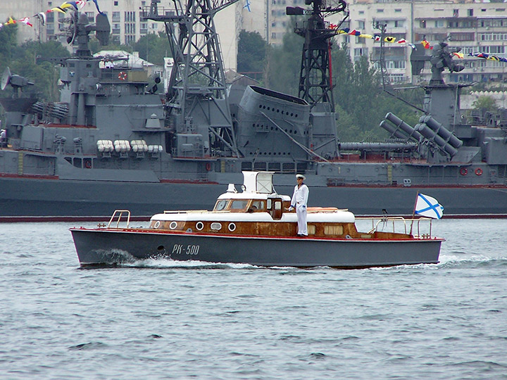 Рейдовый катер РК-500 Черноморского флота на ходу