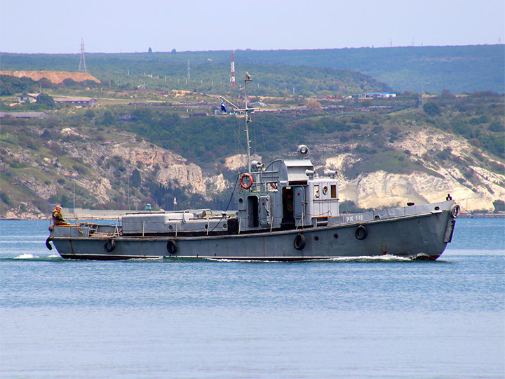 Рейдовый катер РК-518 Черноморского флота России на ходу