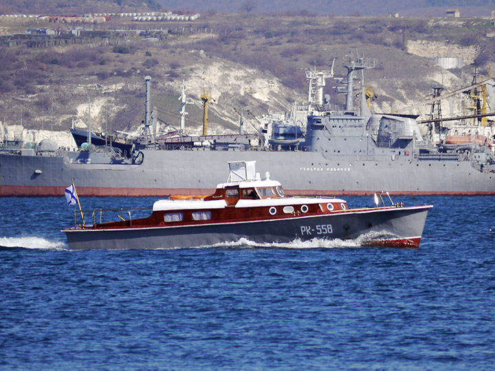 Рейдовый катер "РК-558" на ходу, Севастополь