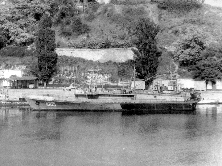 Катер-торпедолов "ТЛ-1005" в Южной бухте Севастополя