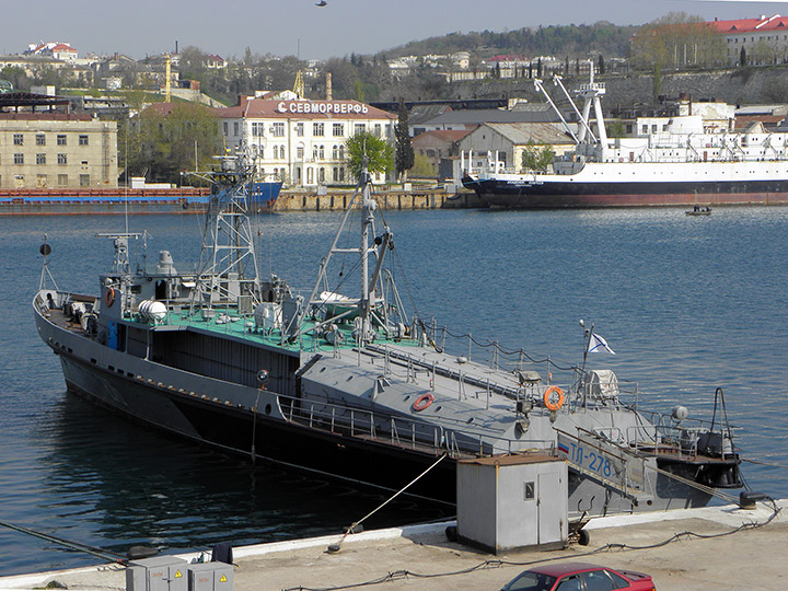 Катер-торпедолов "ТЛ-278" в Южной бухте Севастополя