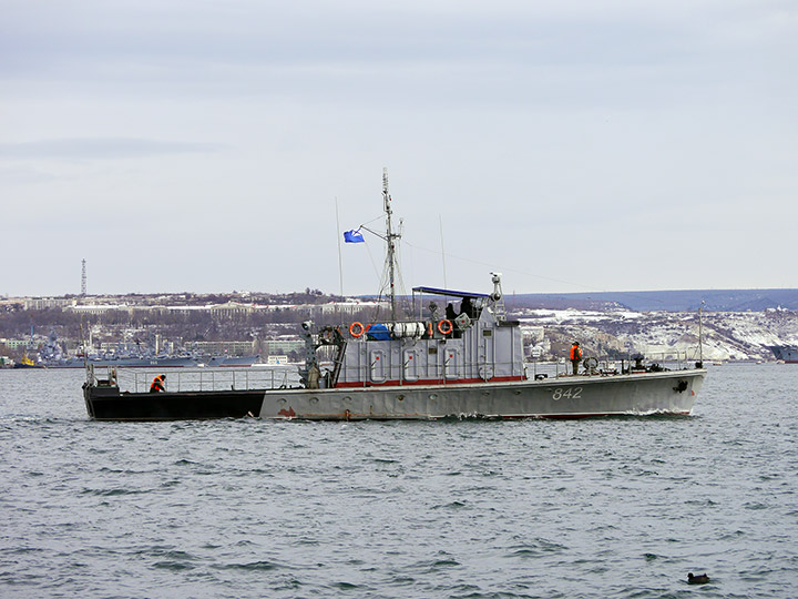 Катер-торпедолов "ТЛ-842" в Севастопольской бухте