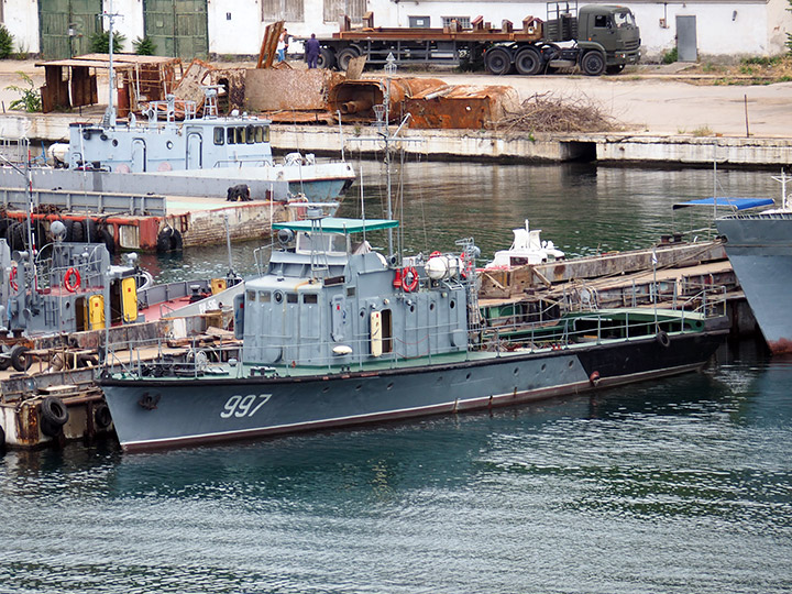 Катер-торпедолов "ТЛ-997" в Южной бухте Севастополя