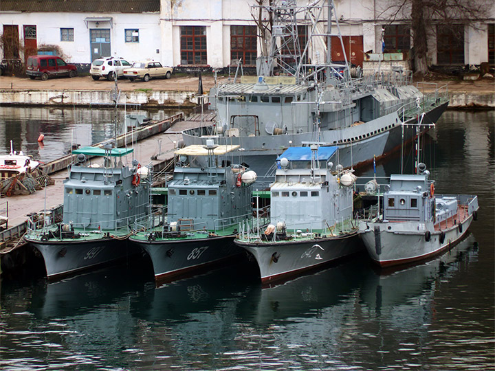 Катера-торпедоловы "ТЛ-997", "ТЛ-857" и "ТЛ-842" ЧФ РФ