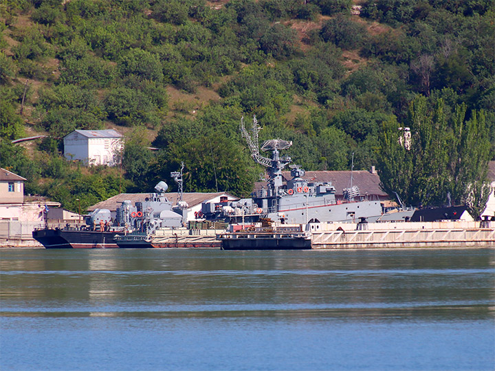 Малый противолодочный корабль "Муромец" Черноморского флота у плавпричала