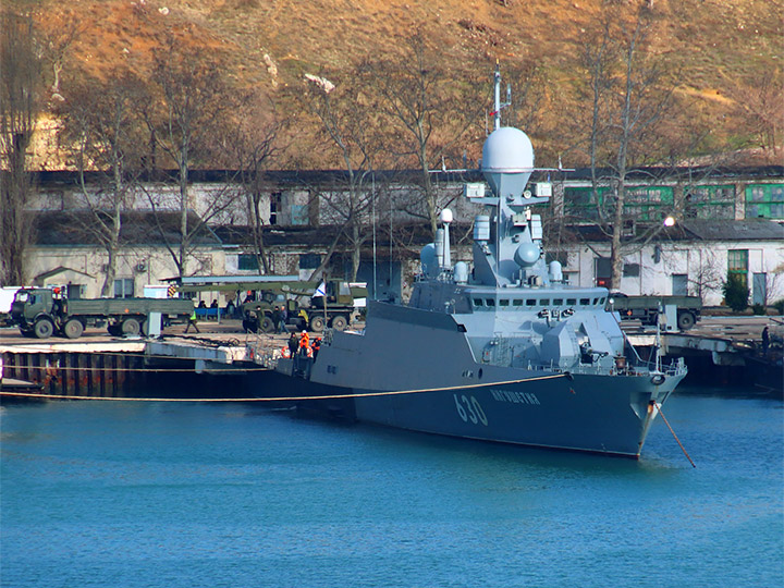 Малый ракетный корабль "Ингушетия" у причала Северной стороны Севастополя
