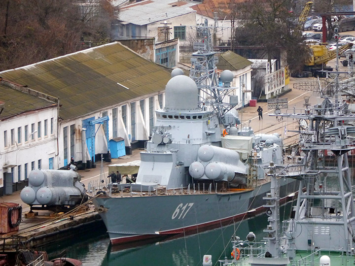 Малый ракетный корабль "Мираж" - демонтаж ракетных пусковых установок ПКР "Малахит"